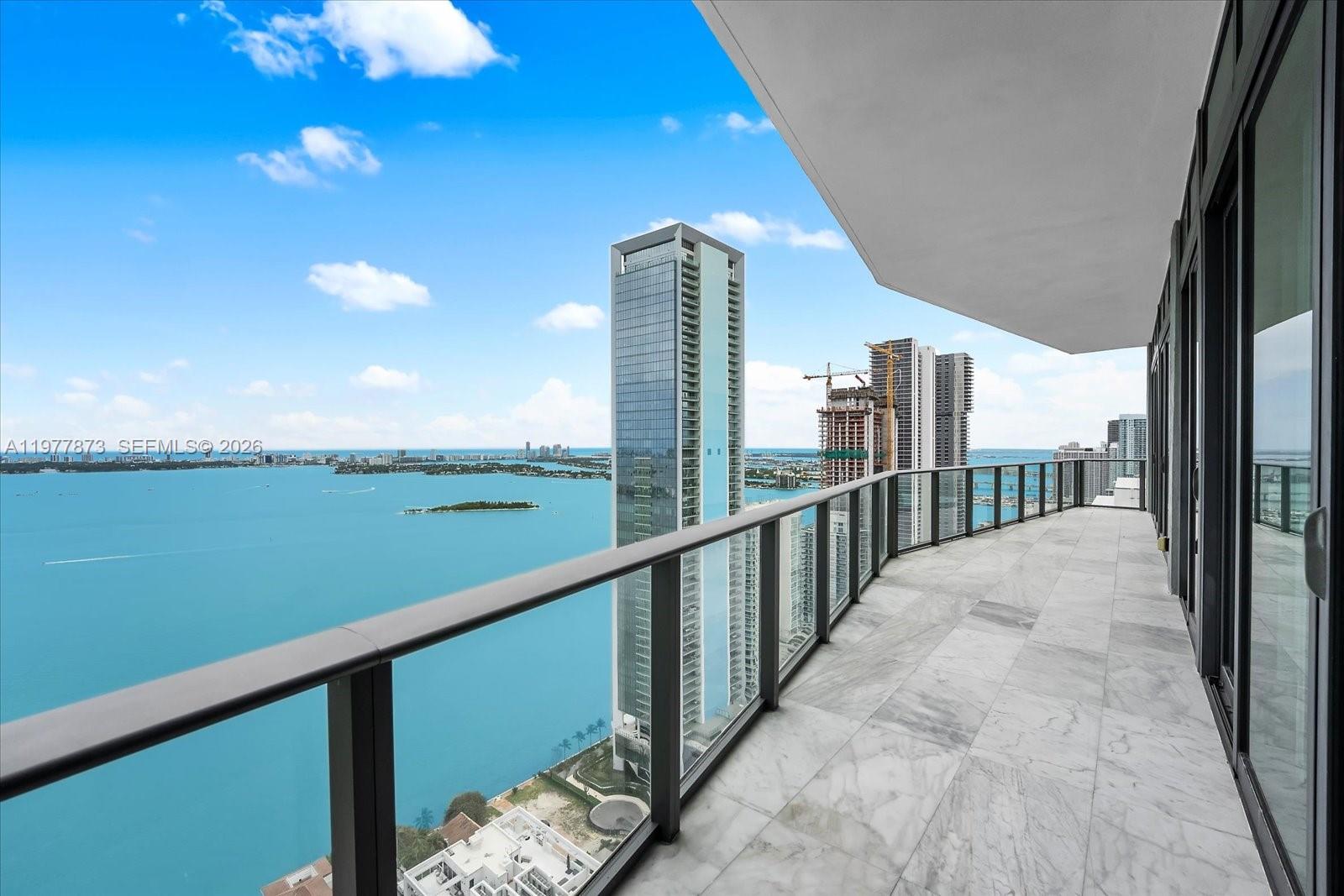 460 NE 28th St #4104