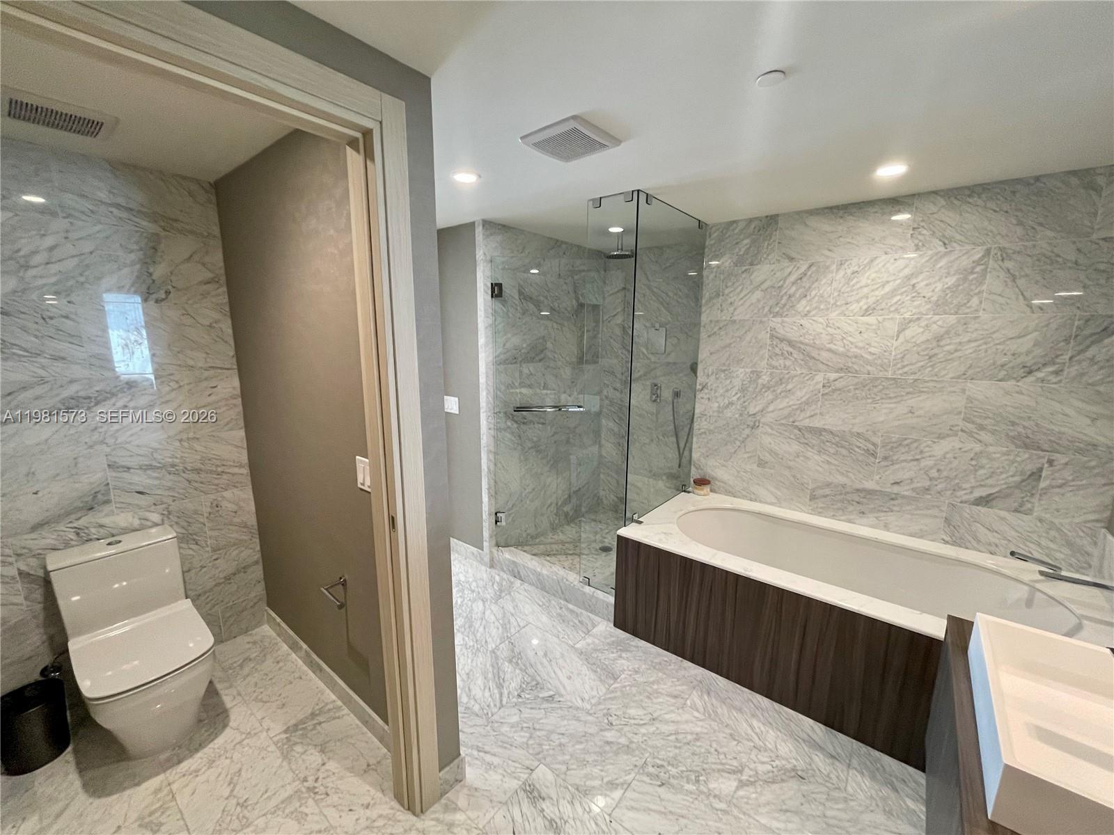 1000 Brickell Plz #4410 Miami, FL 33131