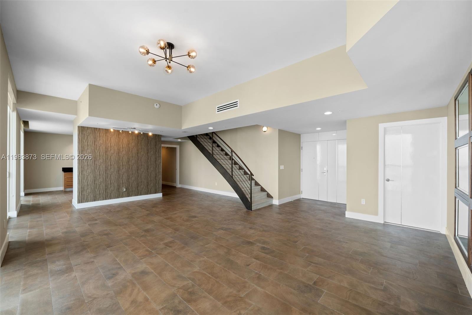 image Vizcayne North11