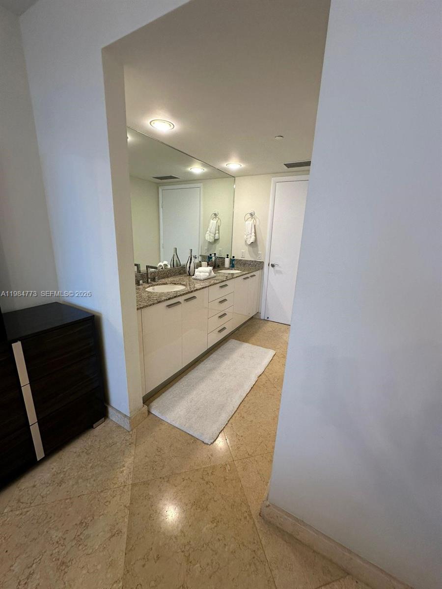 1800 S Ocean Dr #1606 Hallandale Beach, FL 33009