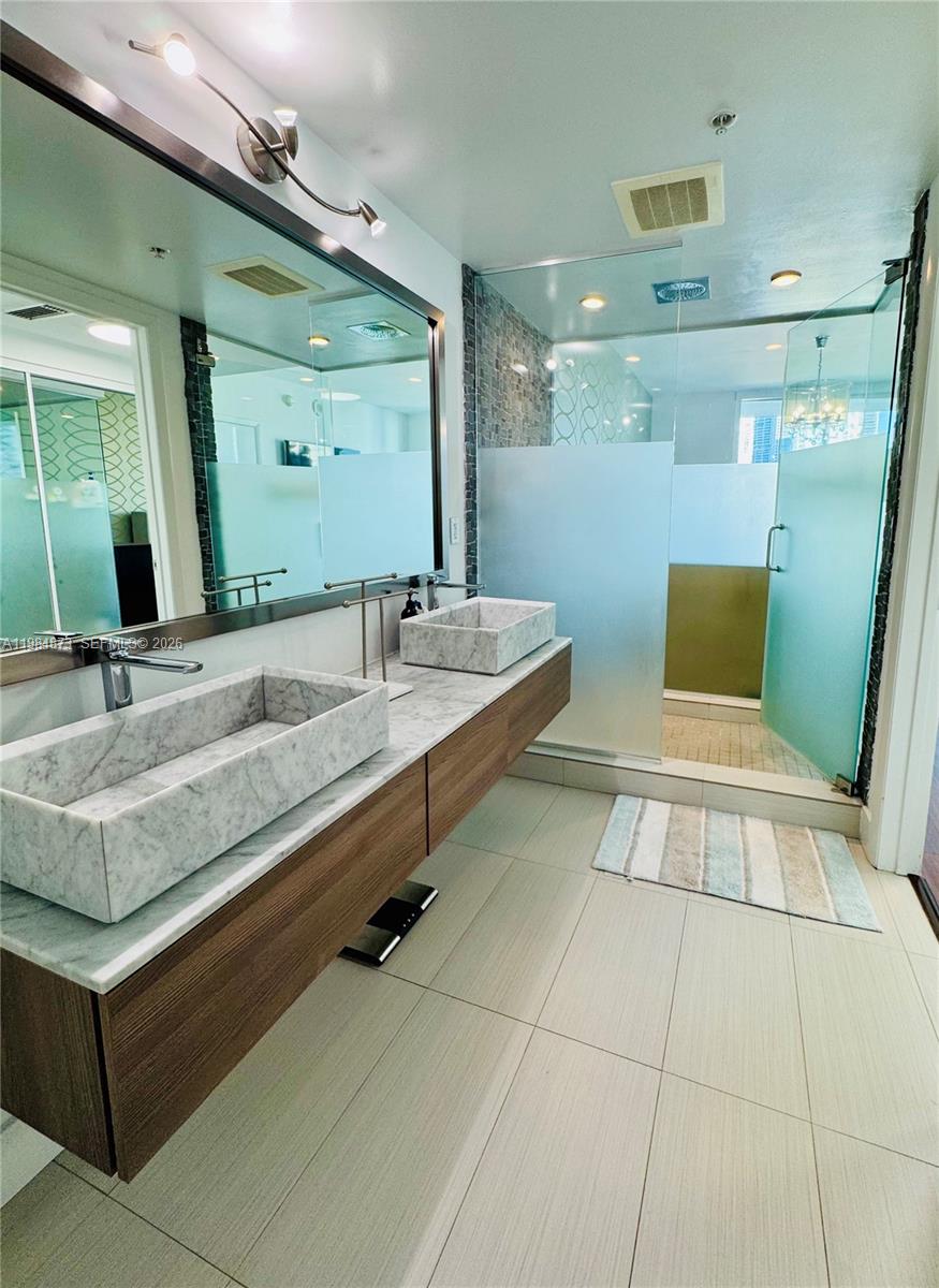 92 SW 3rd St #2112 Miami, FL 33130