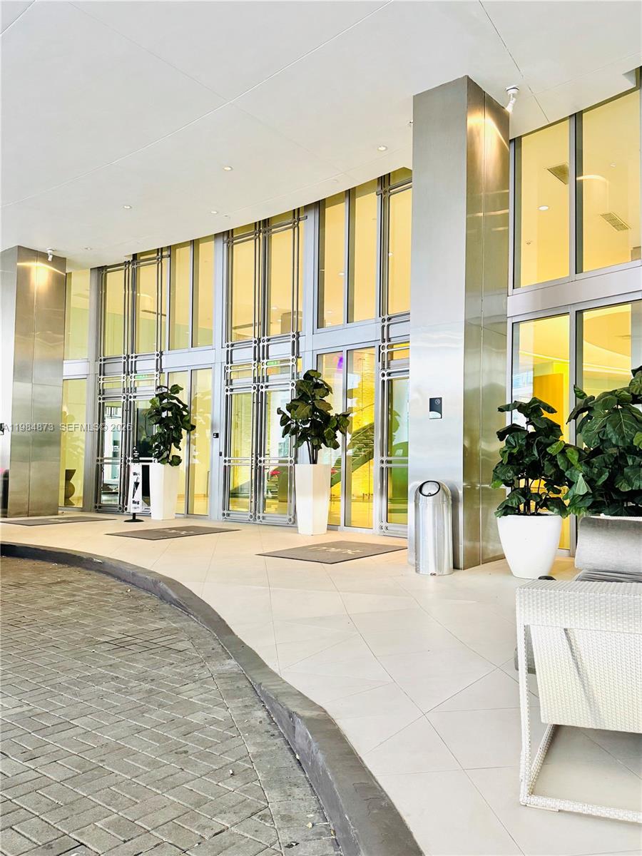 92 SW 3rd St #2112 Miami, FL 33130