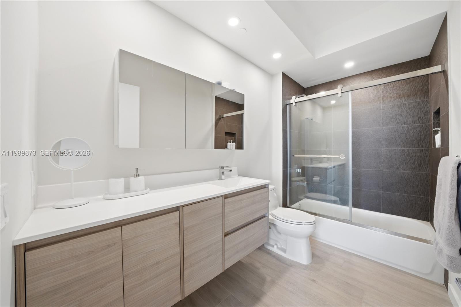 image One Island Place I21