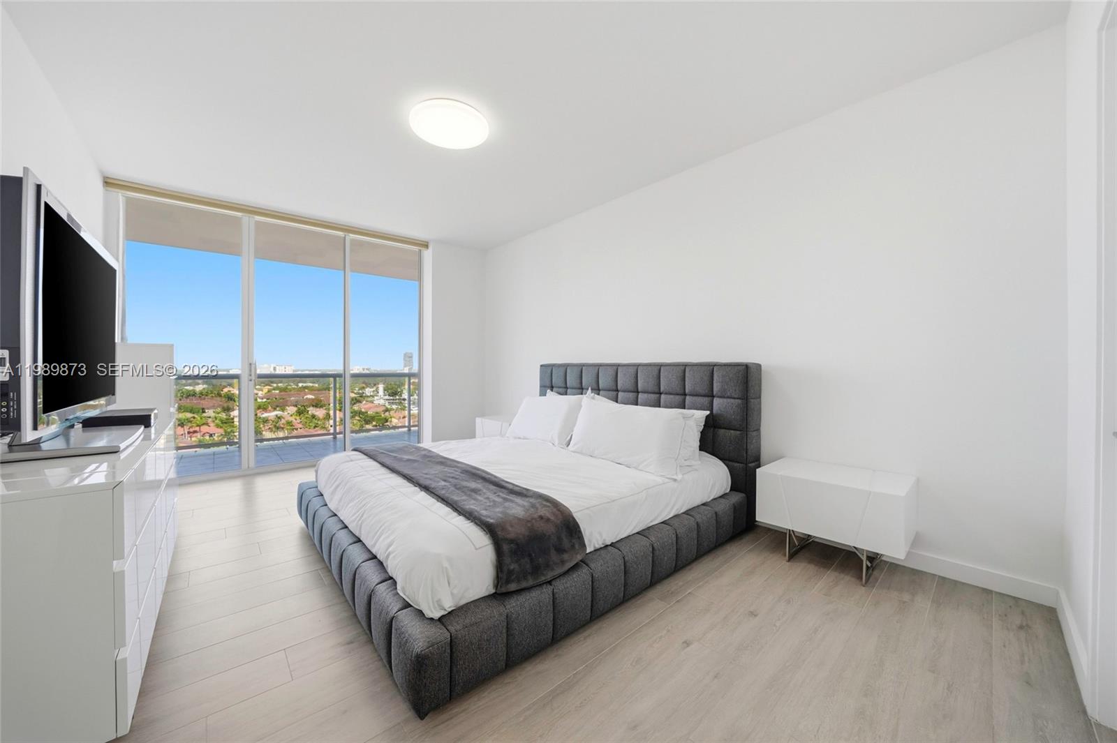 image One Island Place I24