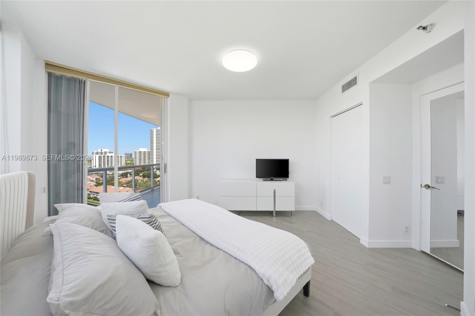 image One Island Place I27