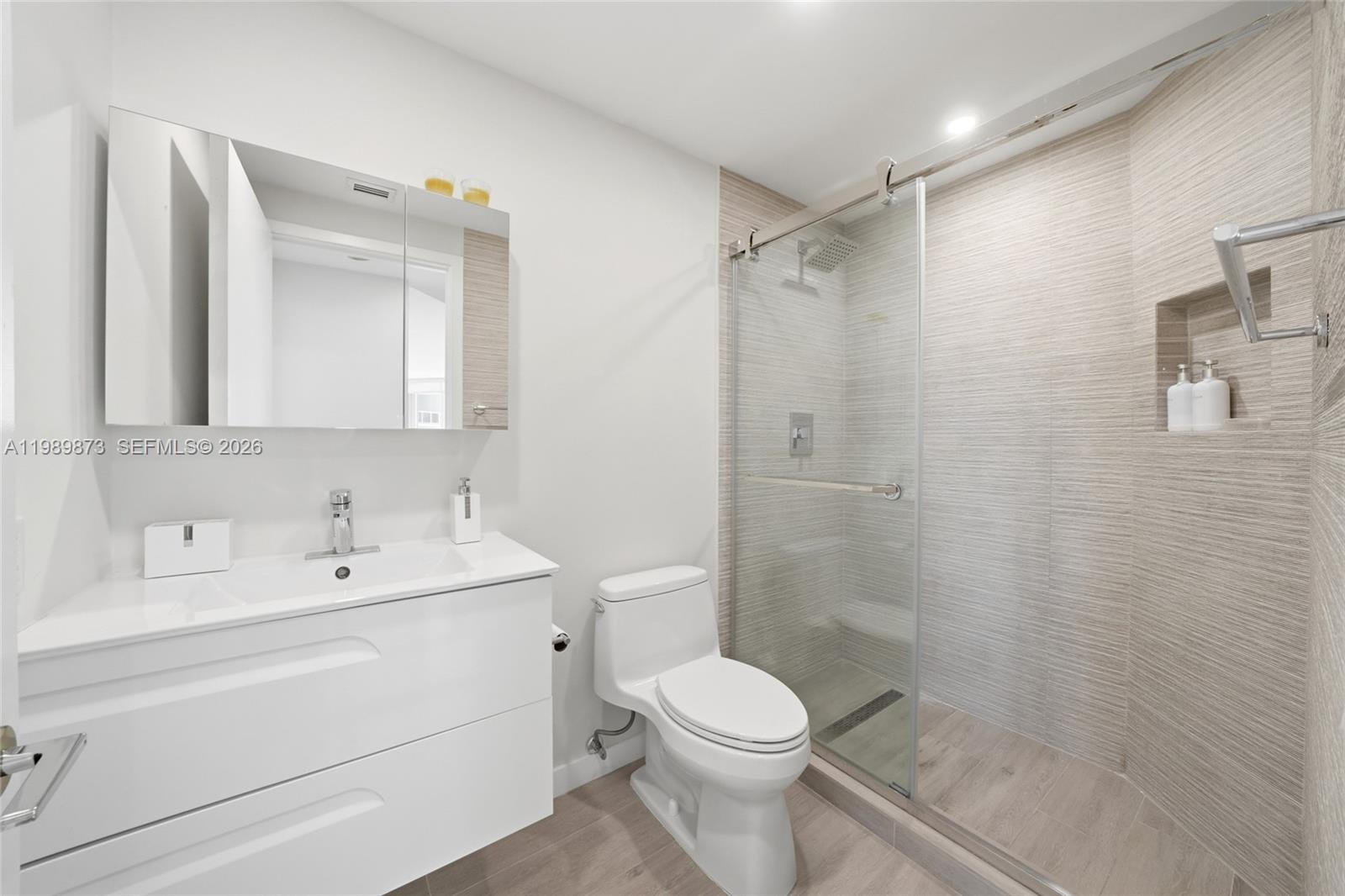 image One Island Place I28