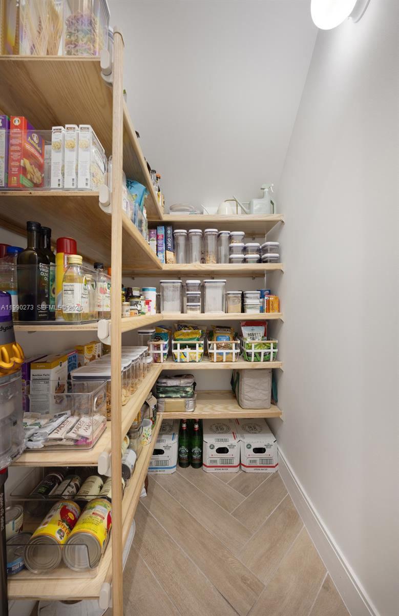 8026 NW 43rd St Doral, FL 33166