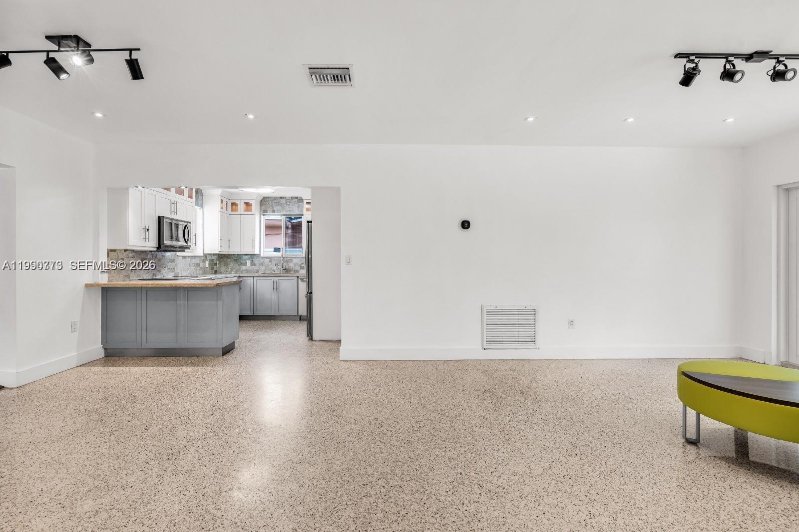 1040 N Royal Poinciana Blvd Miami Springs, FL 33166