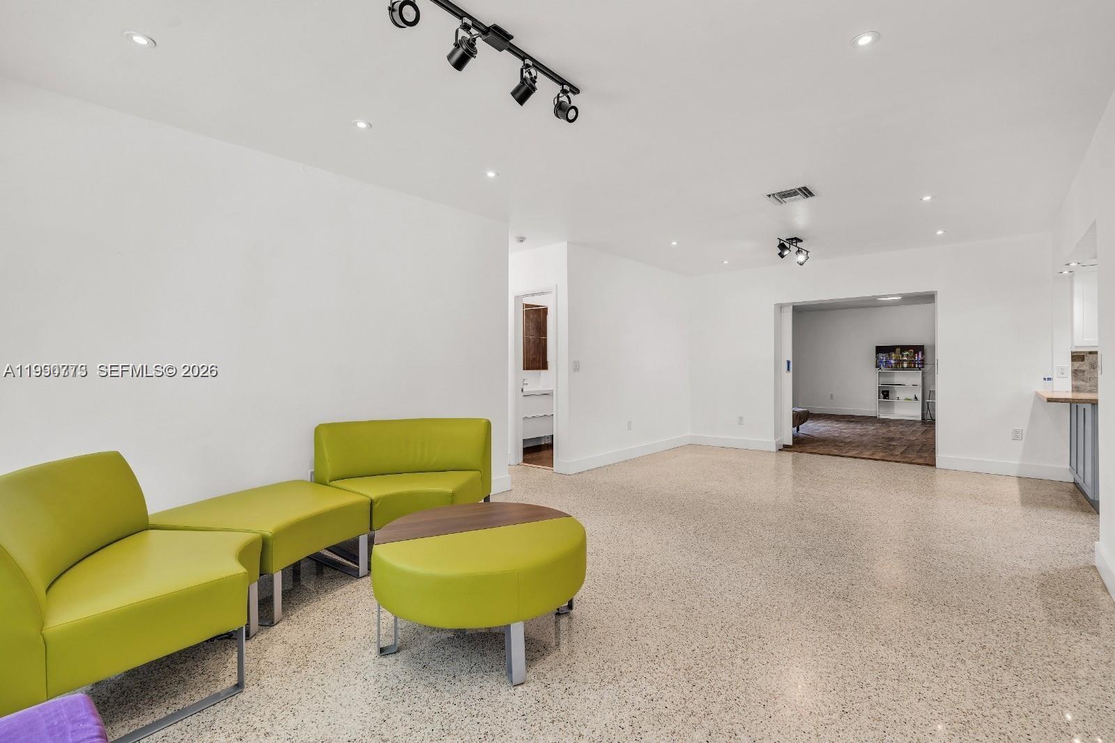 1040 N Royal Poinciana Blvd Miami Springs, FL 33166