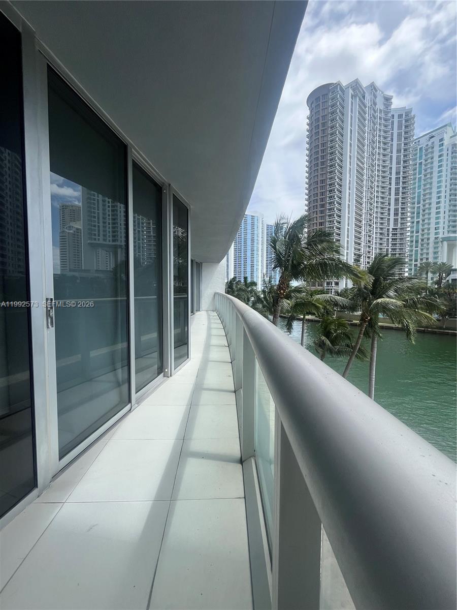 image Icon Brickell II23