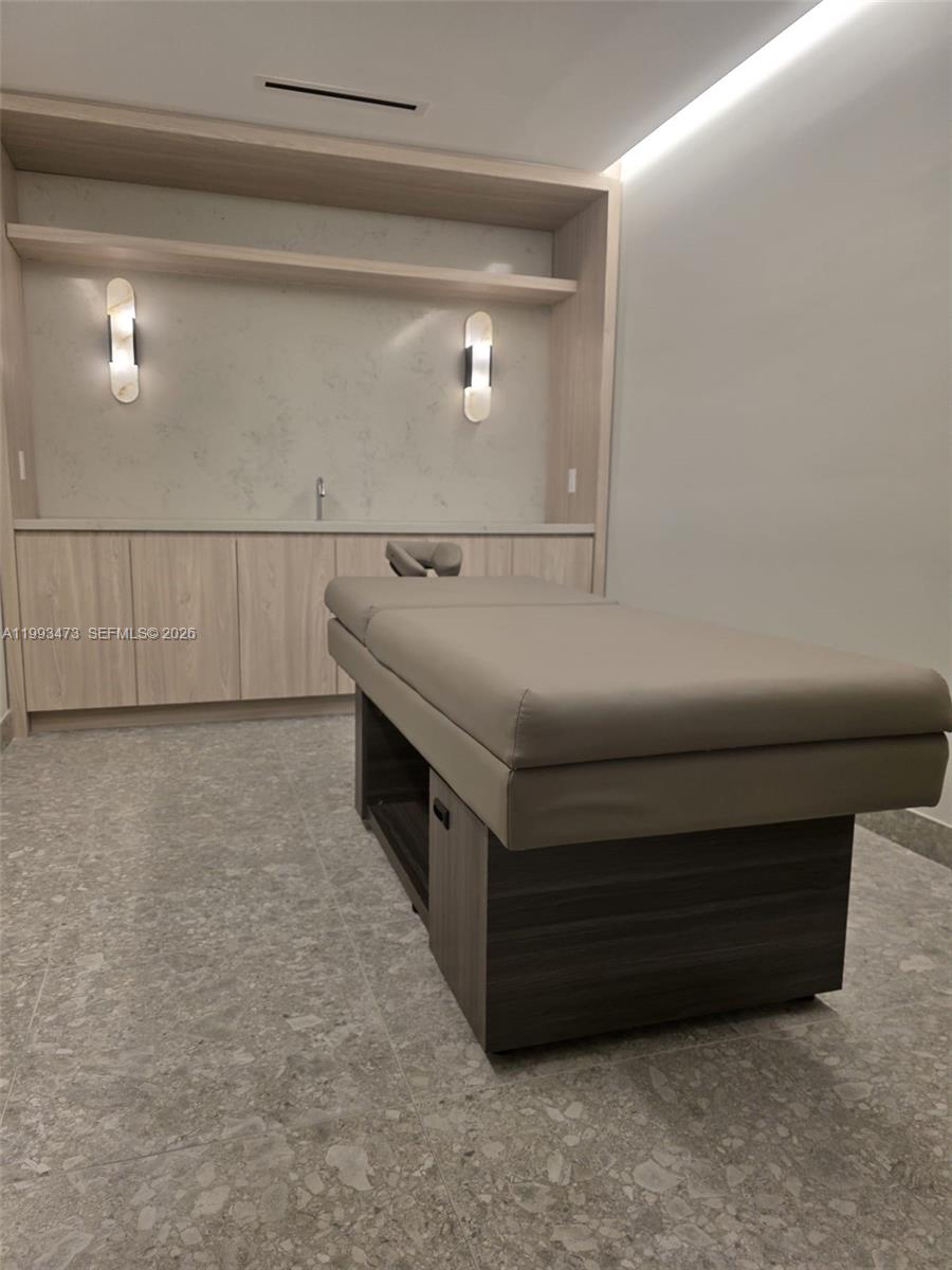 225 N Miami Ave #910 Miami, FL 33128