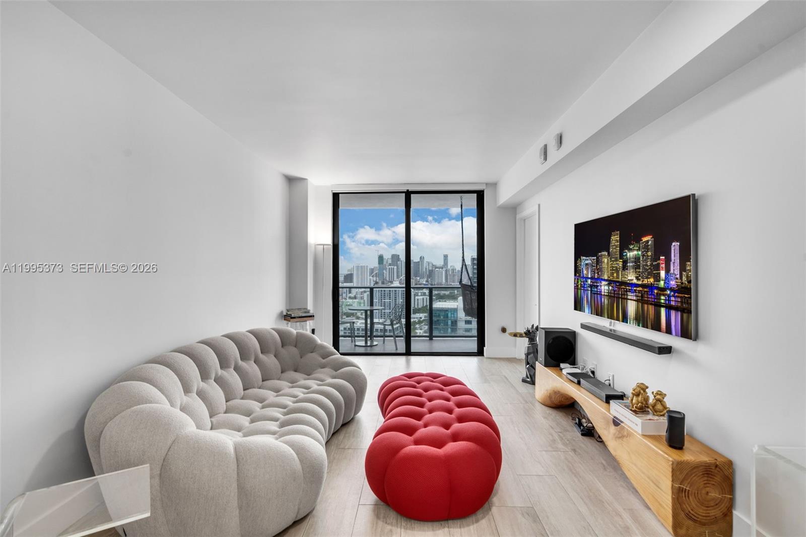 121 NE 34th St #3003