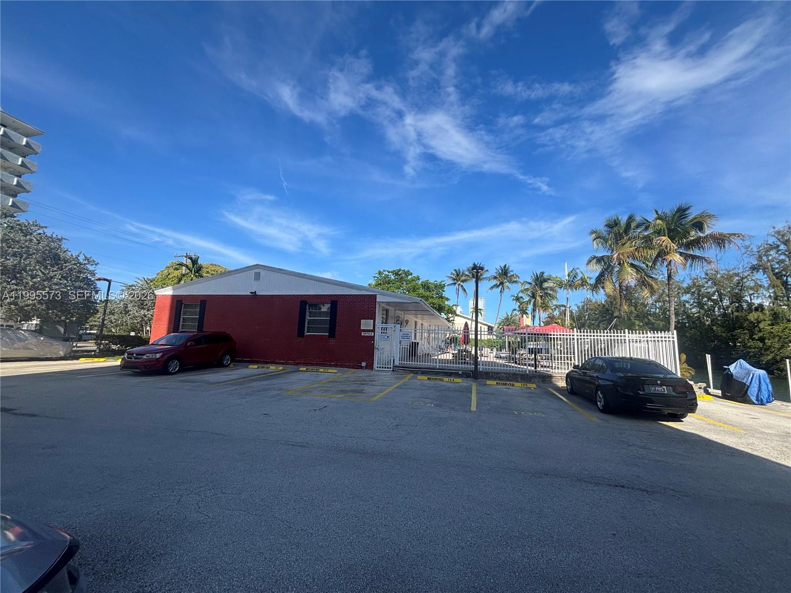 3660 NE 166th St #215 North Miami Beach, FL 33160
