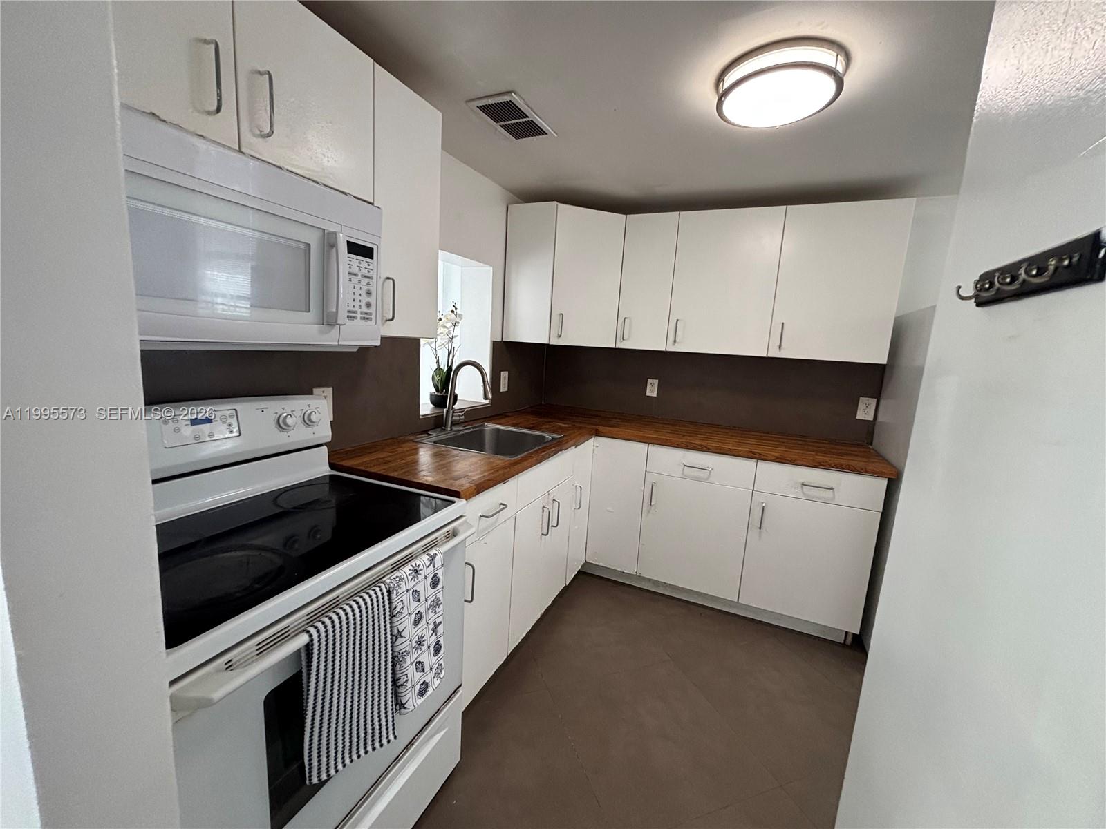 3660 NE 166th St #215 North Miami Beach, FL 33160