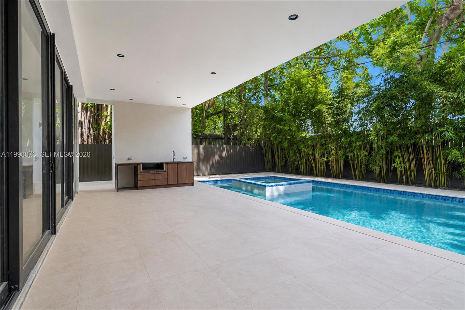 3983 Kumquat Ave Miami, FL 33133