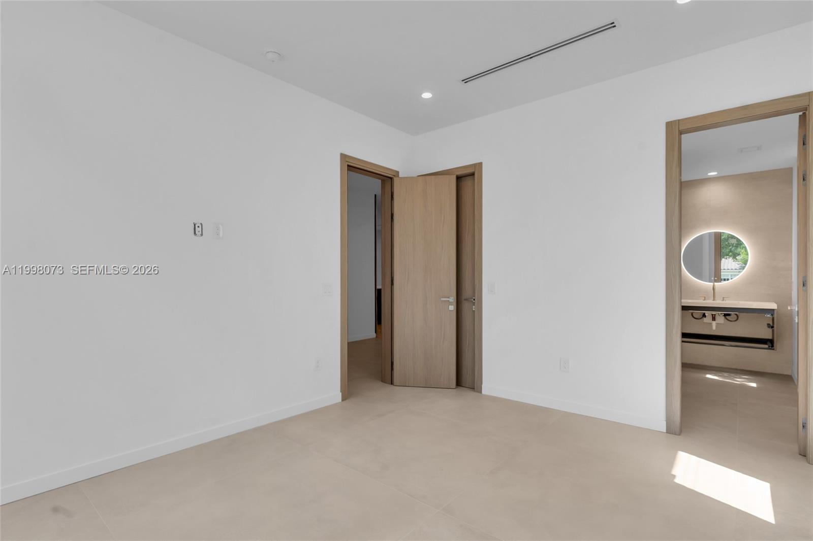 3983 Kumquat Ave Miami, FL 33133