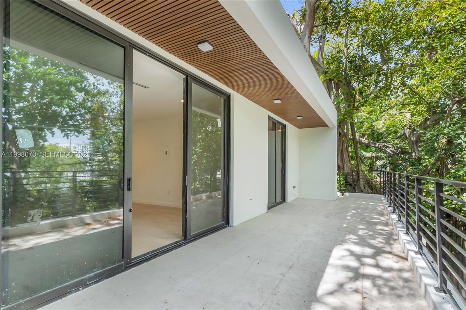 3983 Kumquat Ave Miami, FL 33133