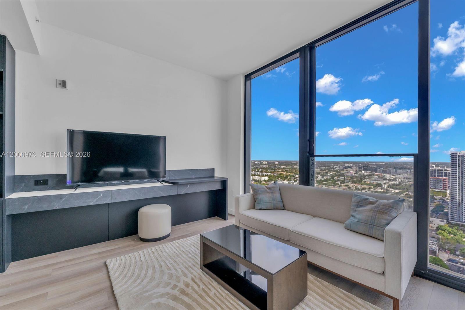 image E11EVEN Hotel & Residences12