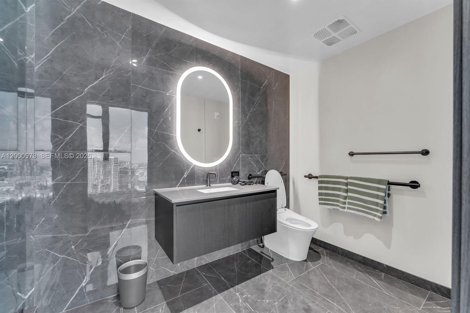 image E11EVEN Hotel & Residences15