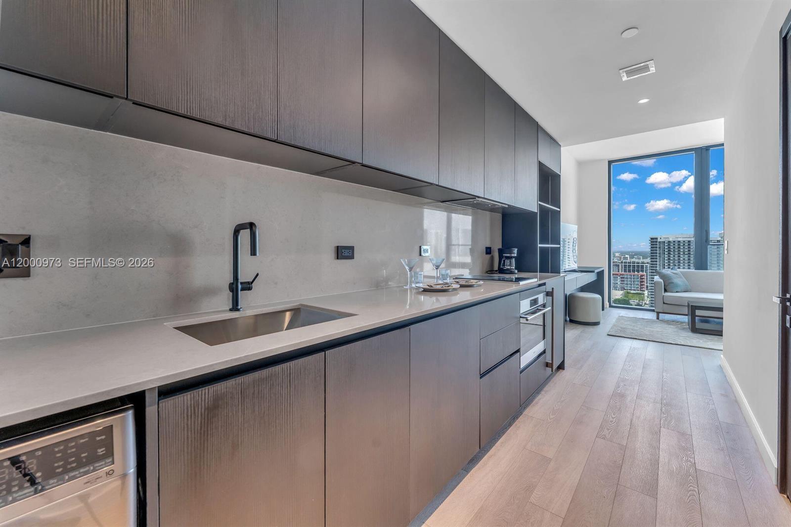 image E11EVEN Hotel & Residences16