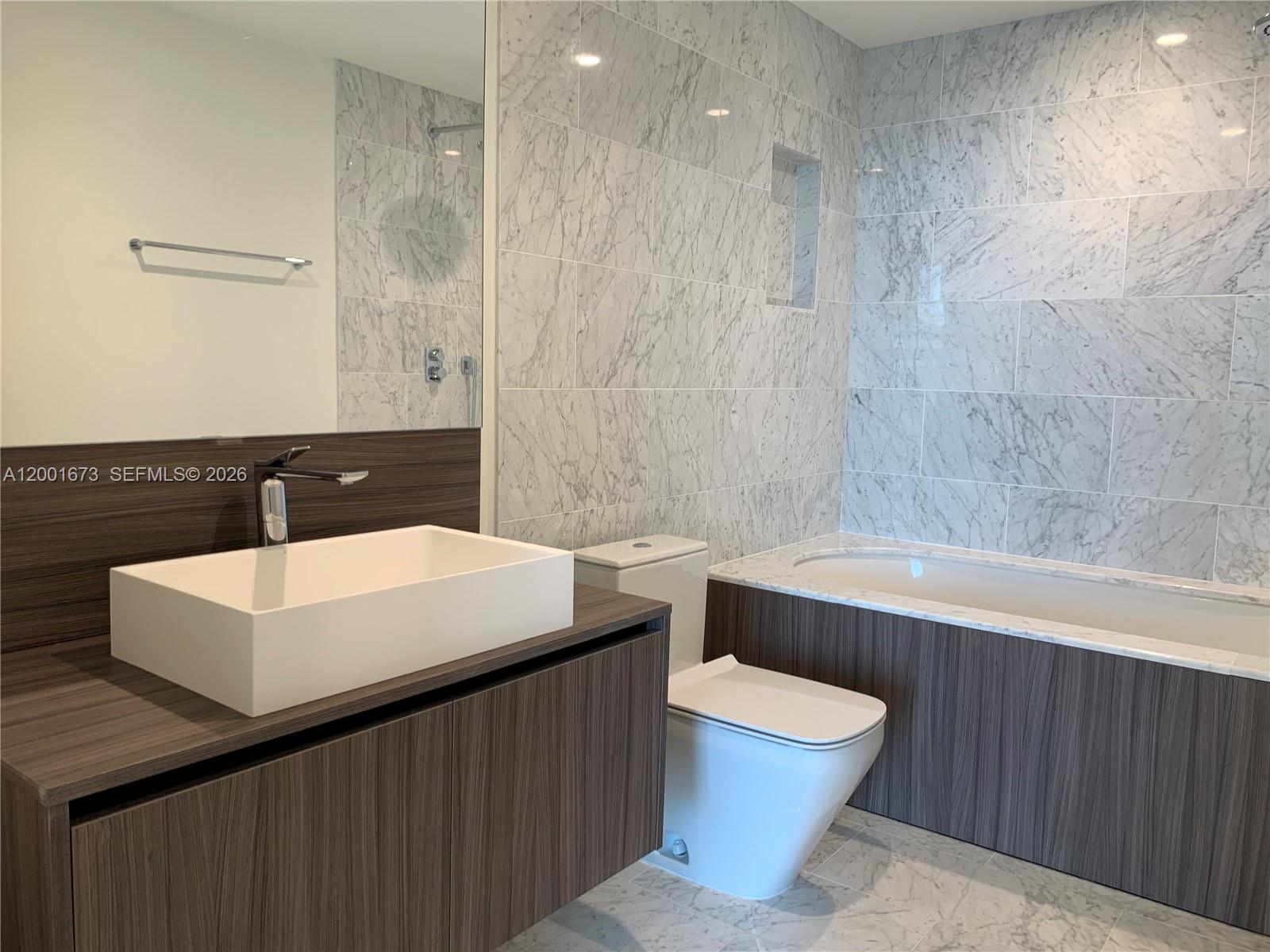 1000 Brickell Plz #3904 Miami, FL 33131