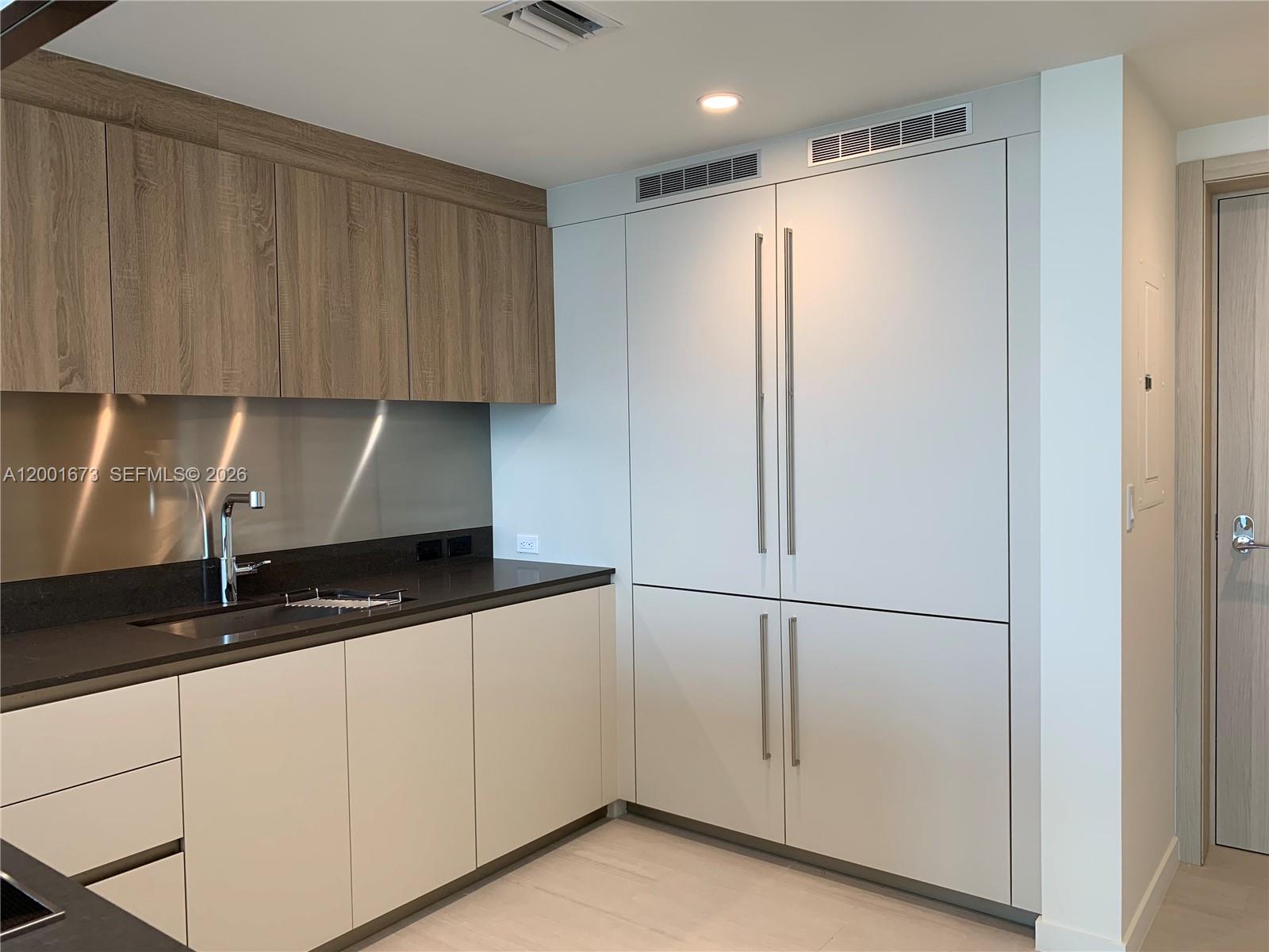 1000 Brickell Plz #3904 Miami, FL 33131