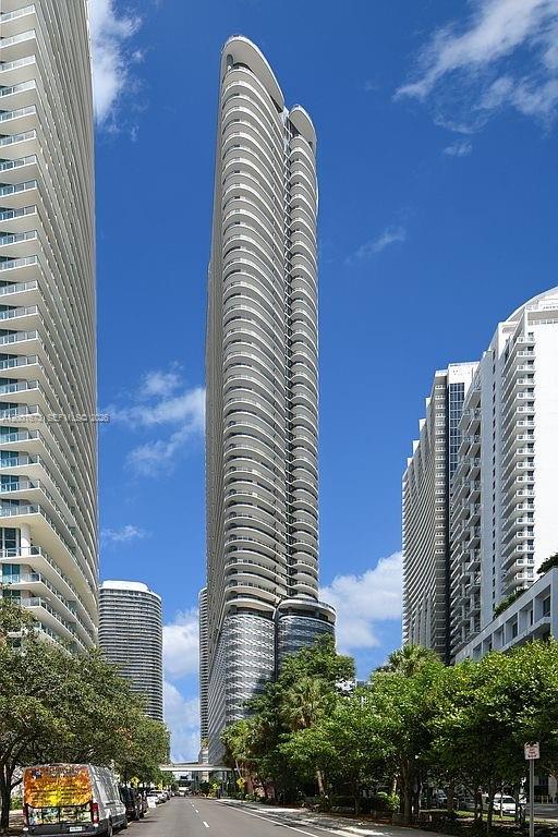 1000 Brickell Plz #3904 Miami, FL 33131