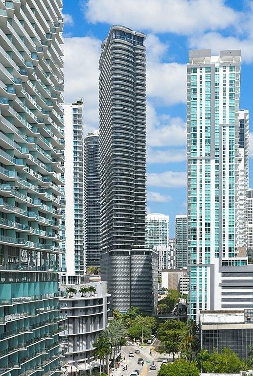 1000 Brickell Plz #3904 Miami, FL 33131