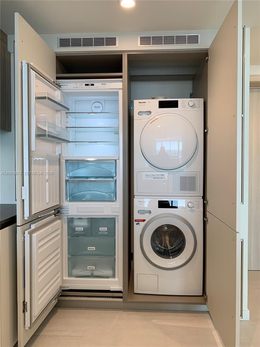 1000 Brickell Plz #3904 Miami, FL 33131