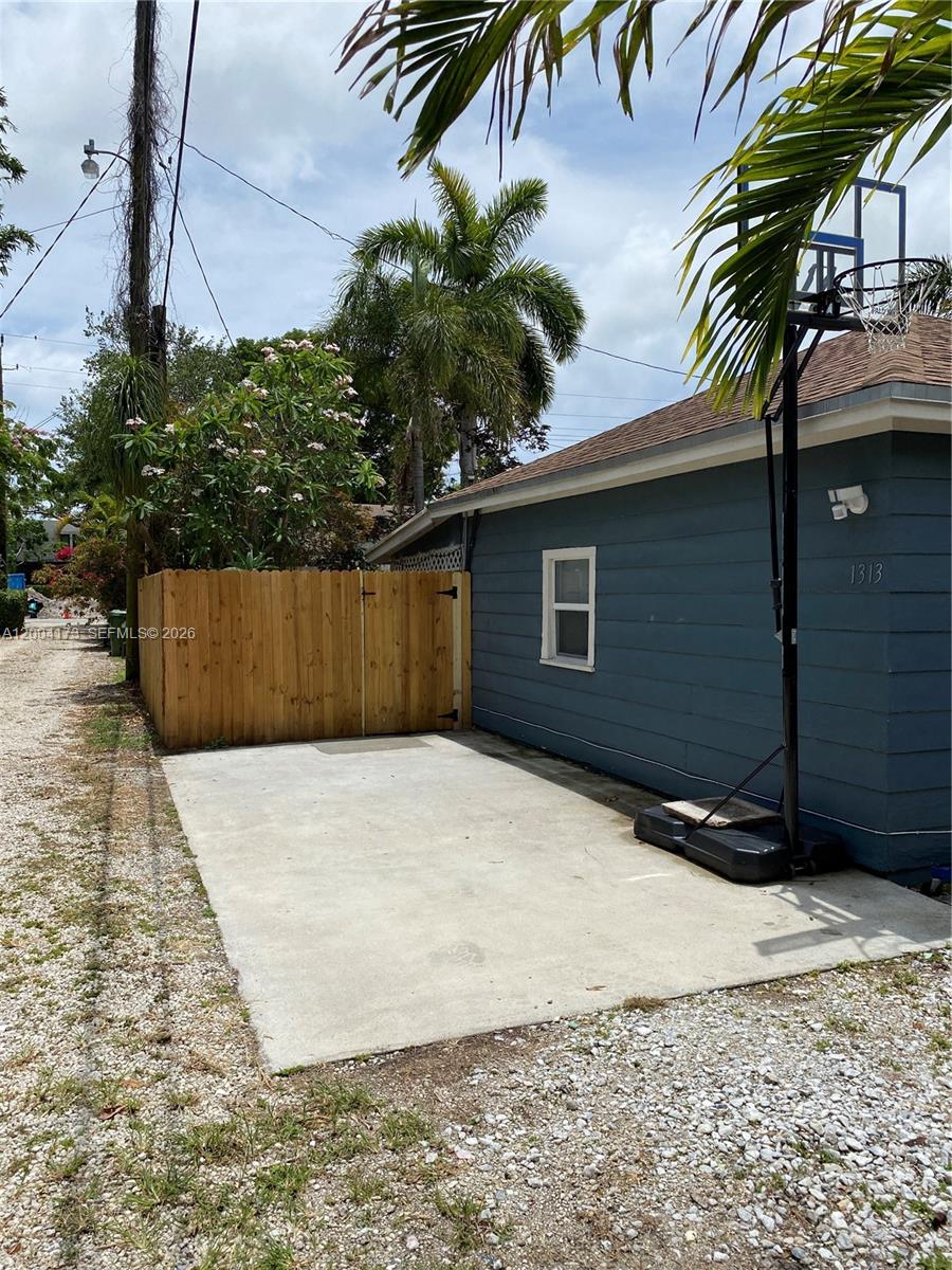 1313 NE 3rd St Fort Lauderdale, FL 33301
