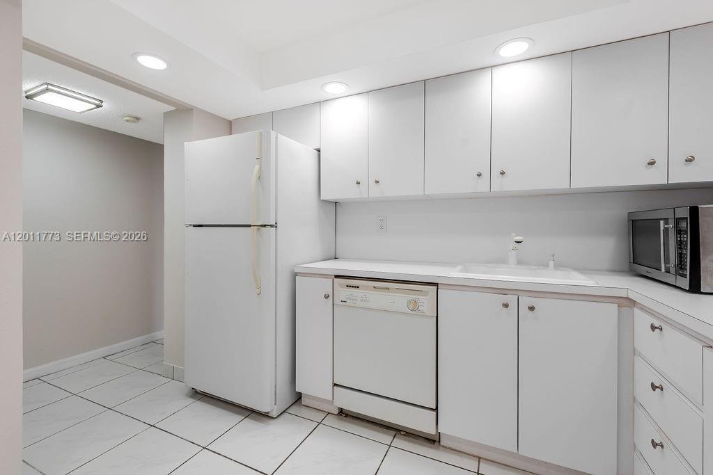2101 Atlantic Shores Blvd #412 Hallandale Beach, FL 33009