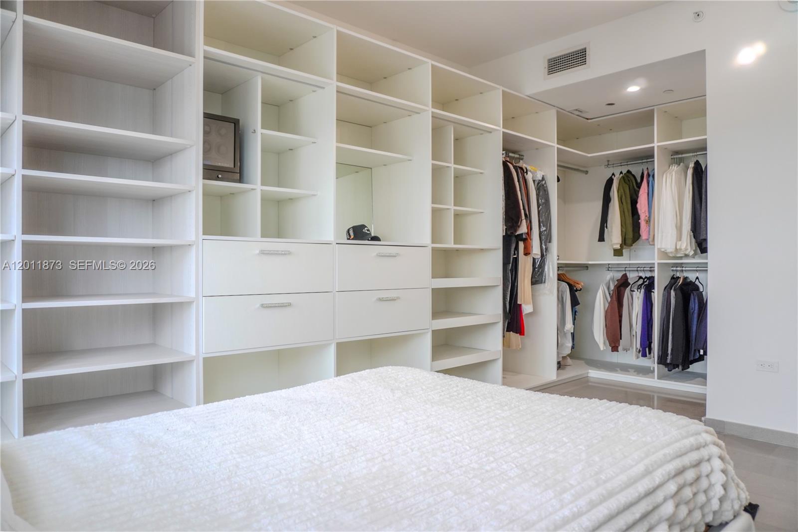 88 SW 7th #2112 Miami, FL 33130