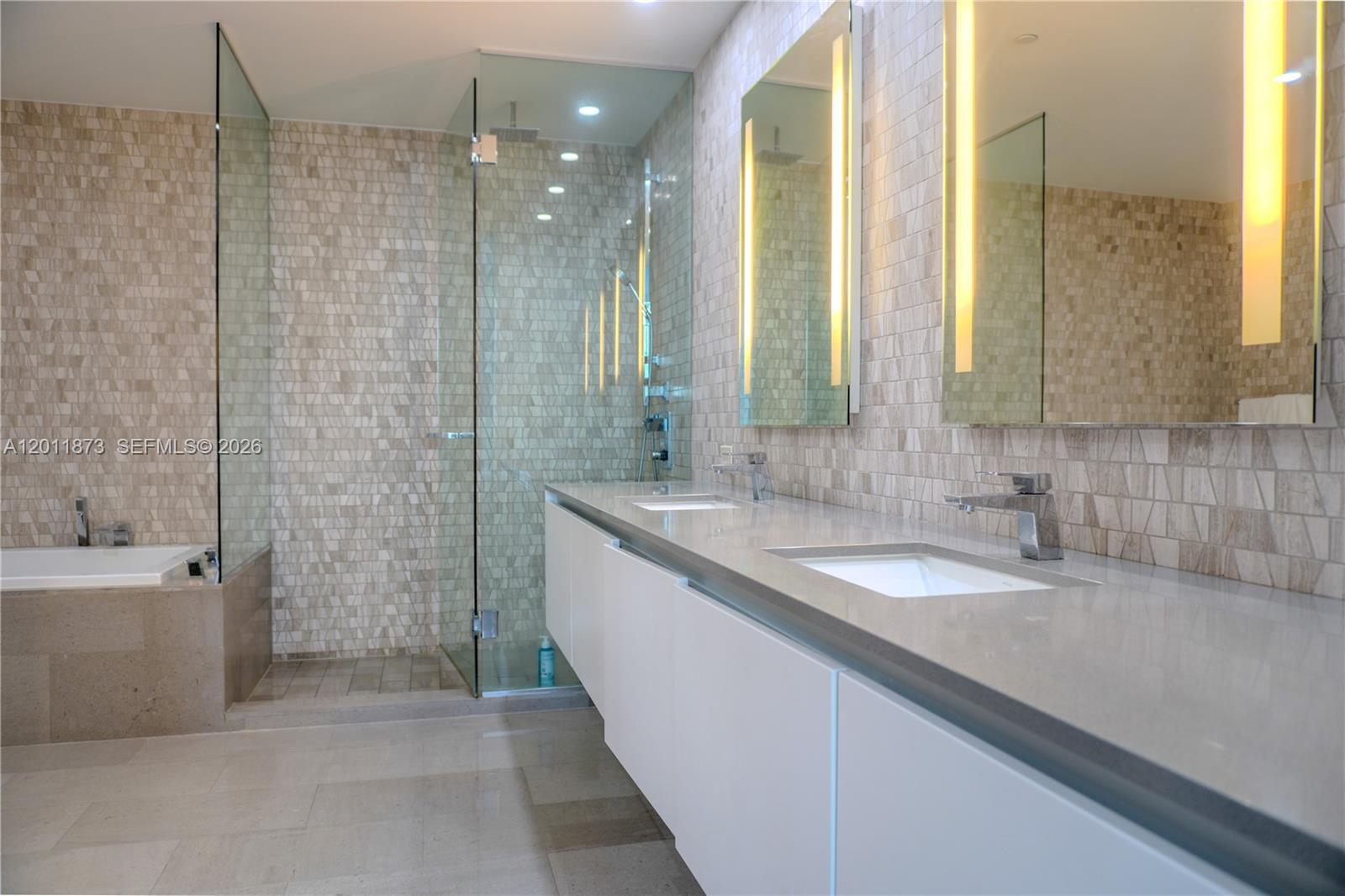 88 SW 7th #2112 Miami, FL 33130
