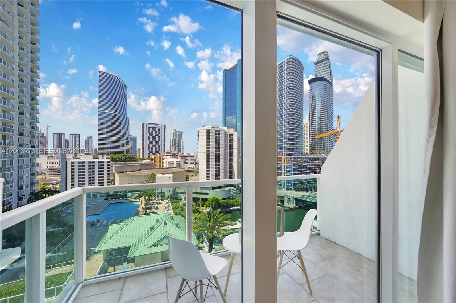 image Brickell on the River South0
