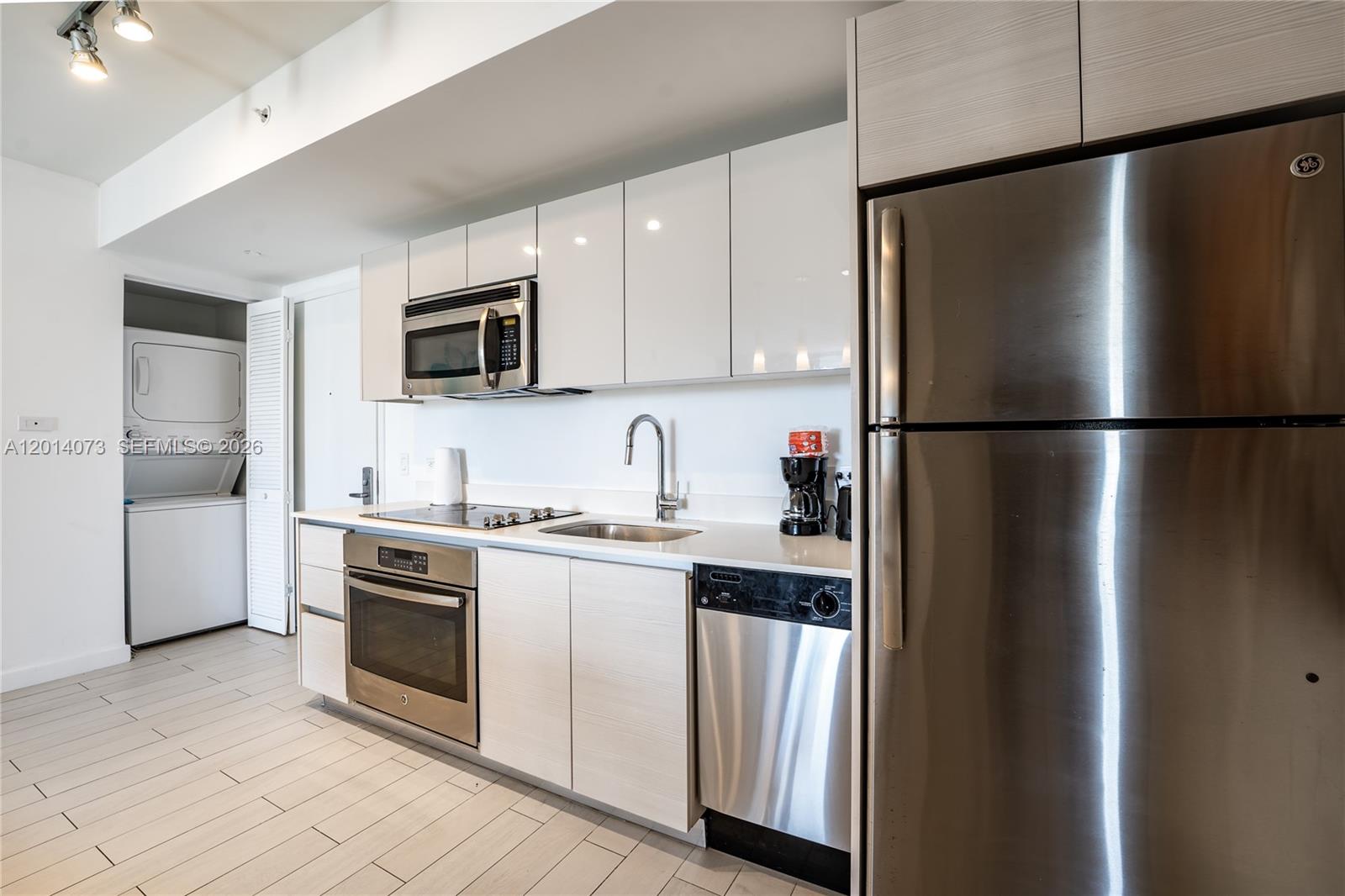 image Beachwalk Condominium9
