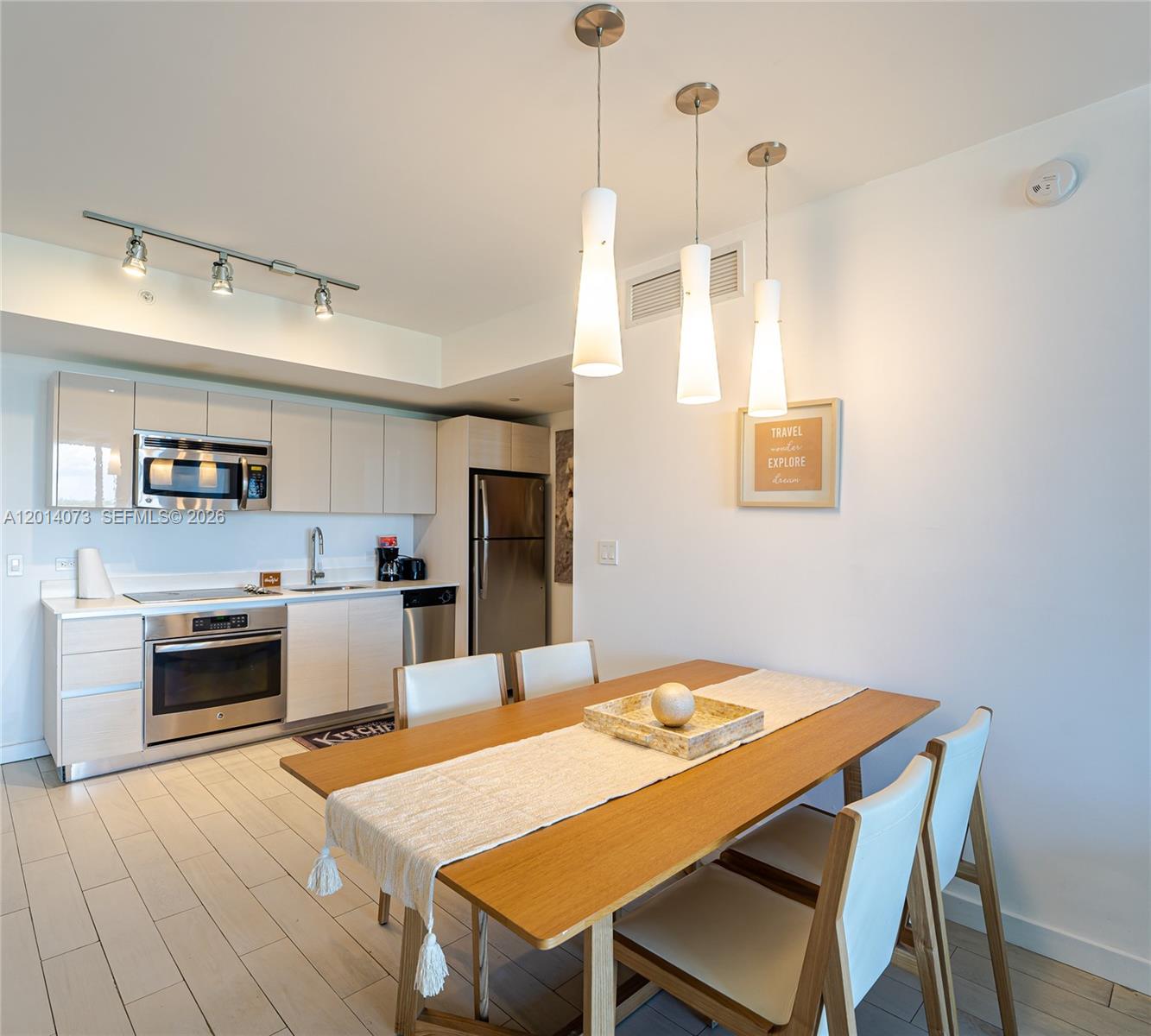 image Beachwalk Condominium14
