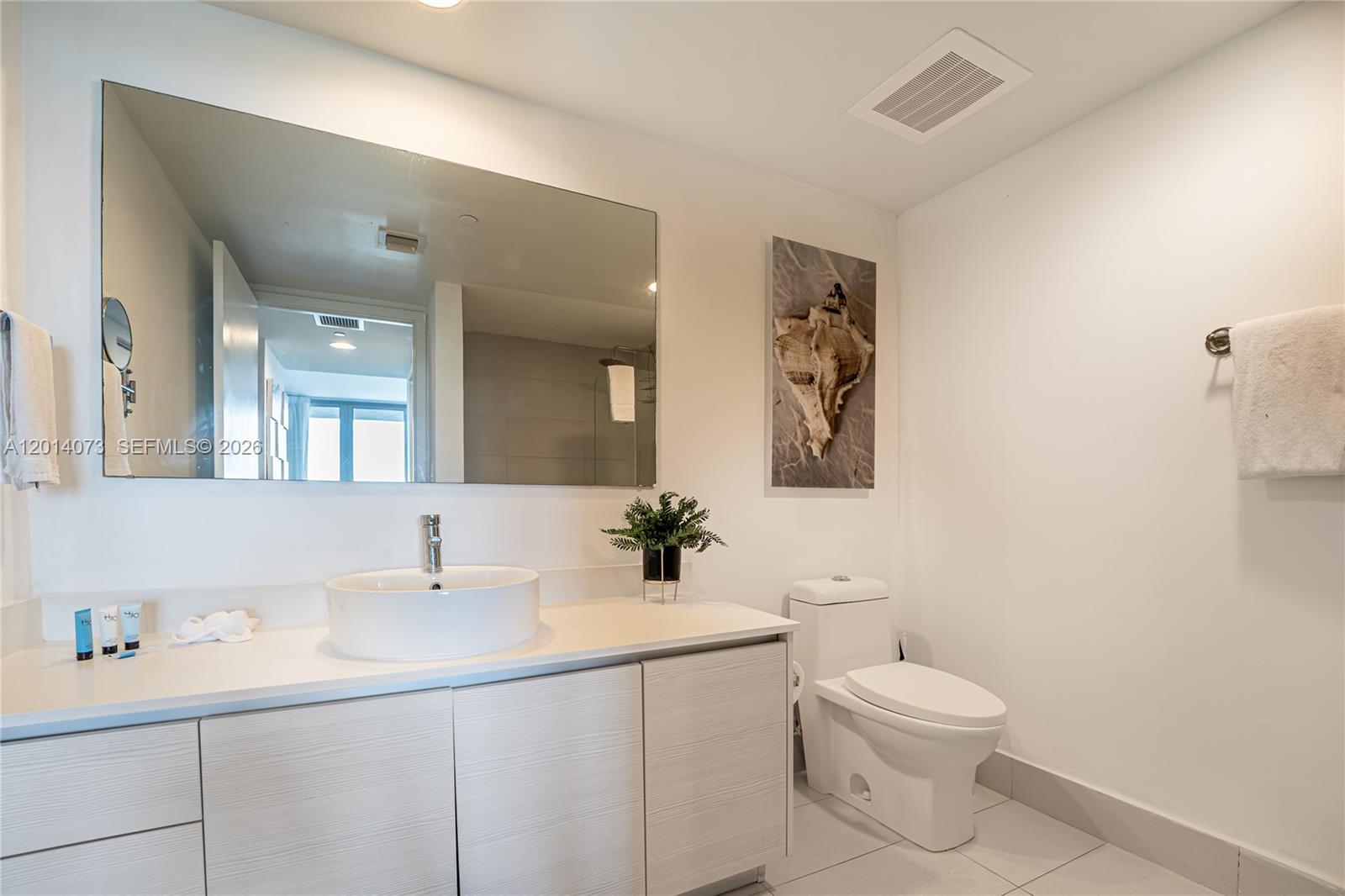 image Beachwalk Condominium18