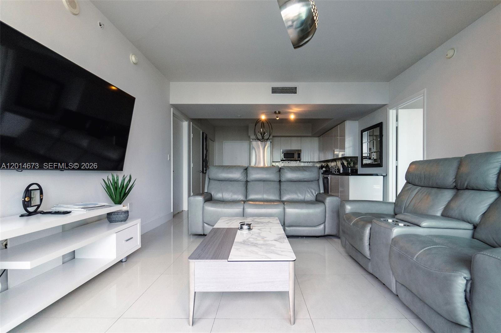 92 SW 3rd St #1812 Miami, FL 33130