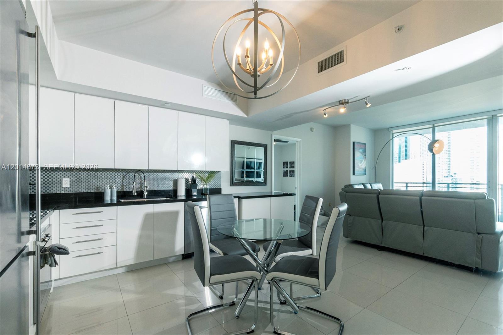 92 SW 3rd St #1812 Miami, FL 33130