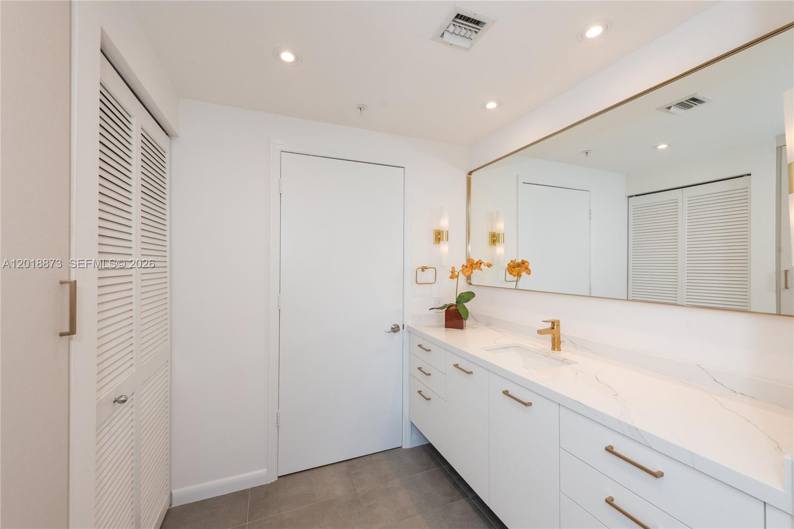848 Brickell Key Dr #2703 Miami, FL 33131
