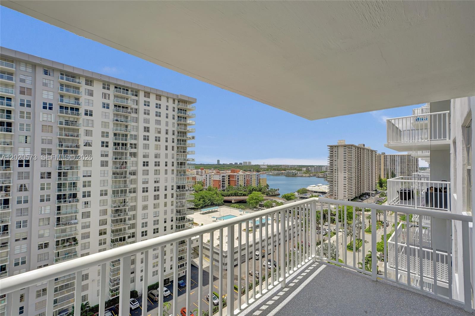 image Winston Towers 40022