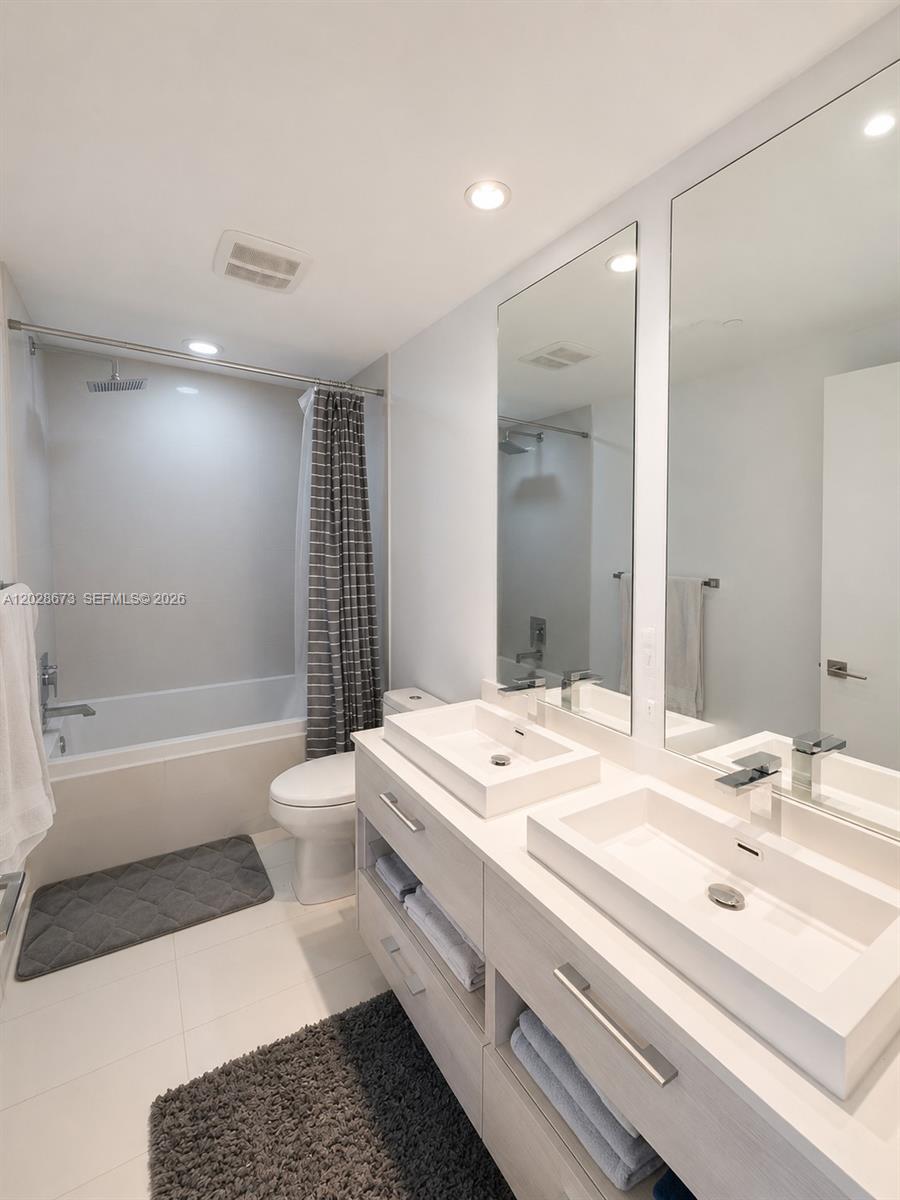 55 SW 9th St #3201 Miami, FL 33130