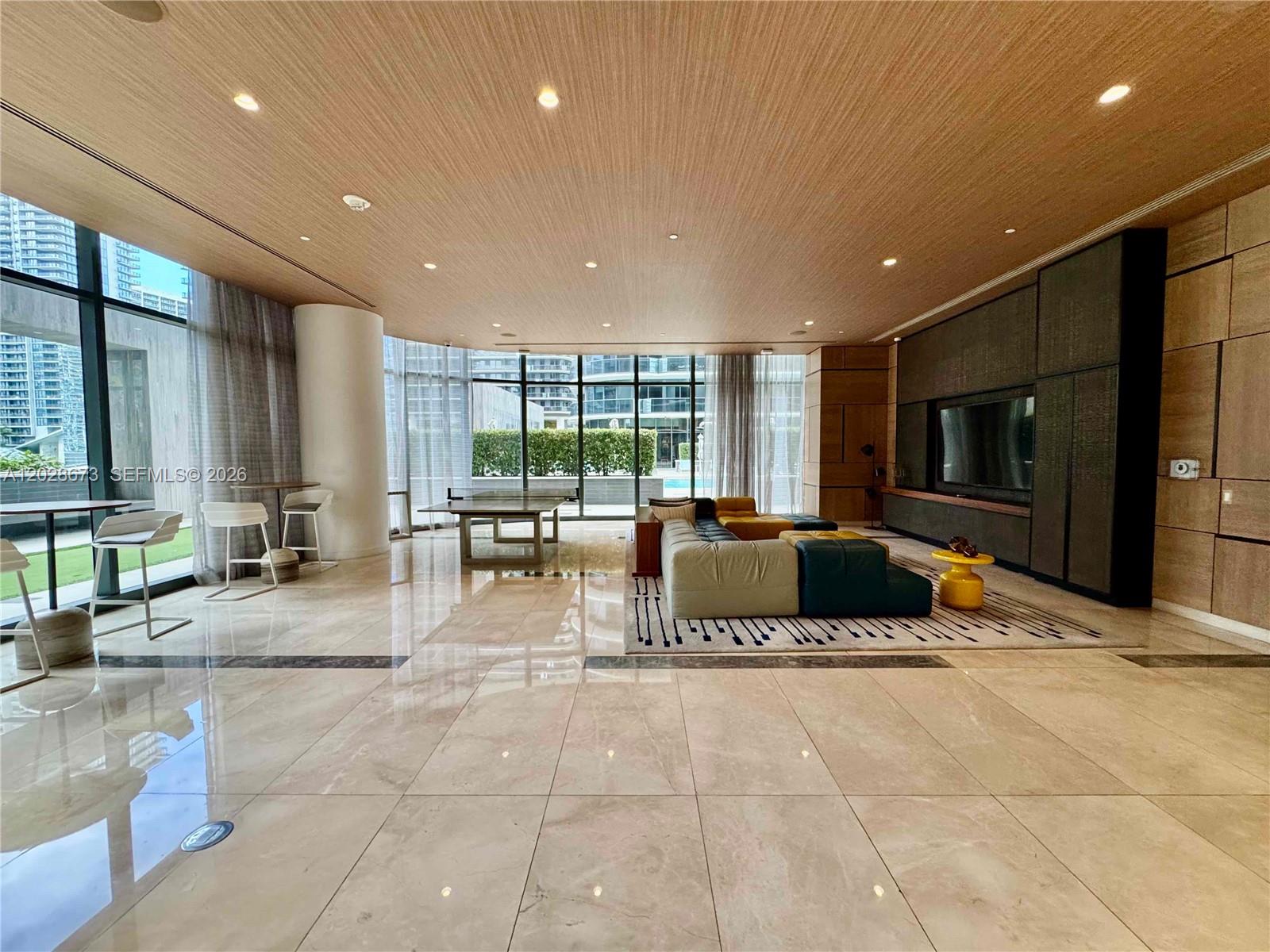 55 SW 9th St #3201 Miami, FL 33130