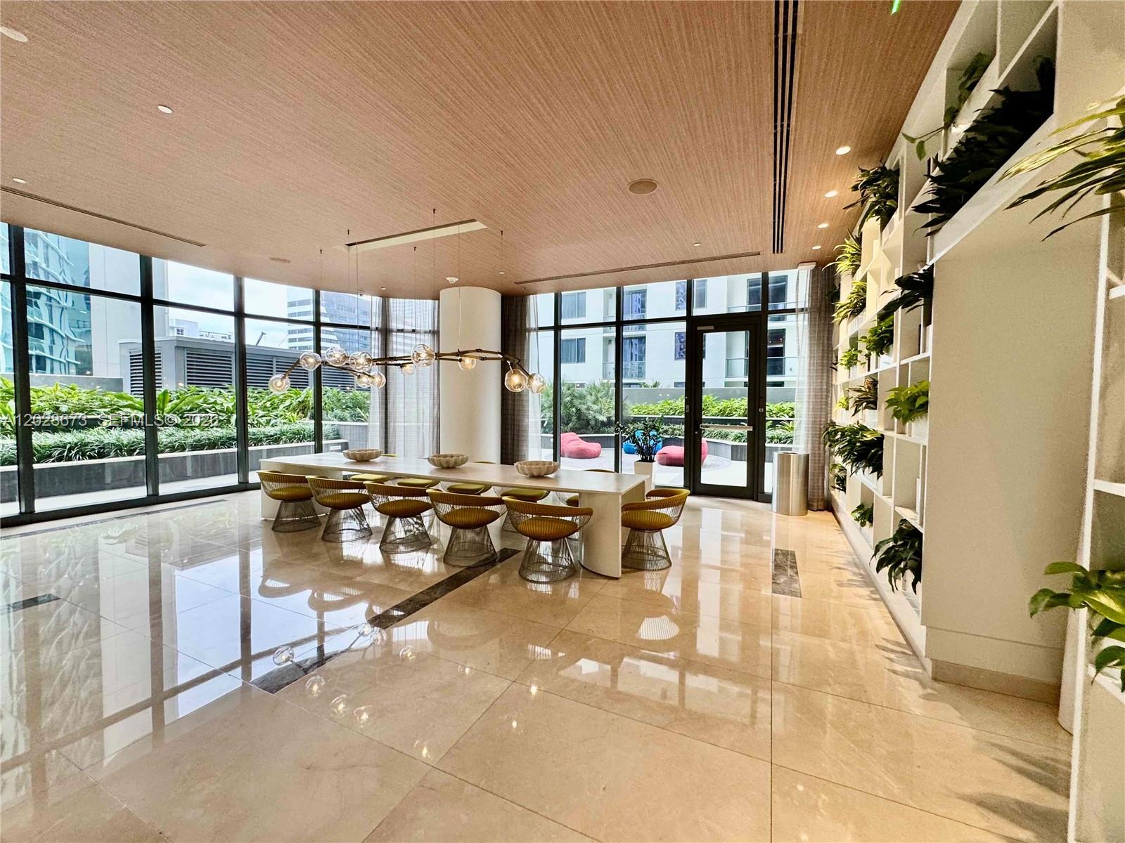 55 SW 9th St #3201 Miami, FL 33130