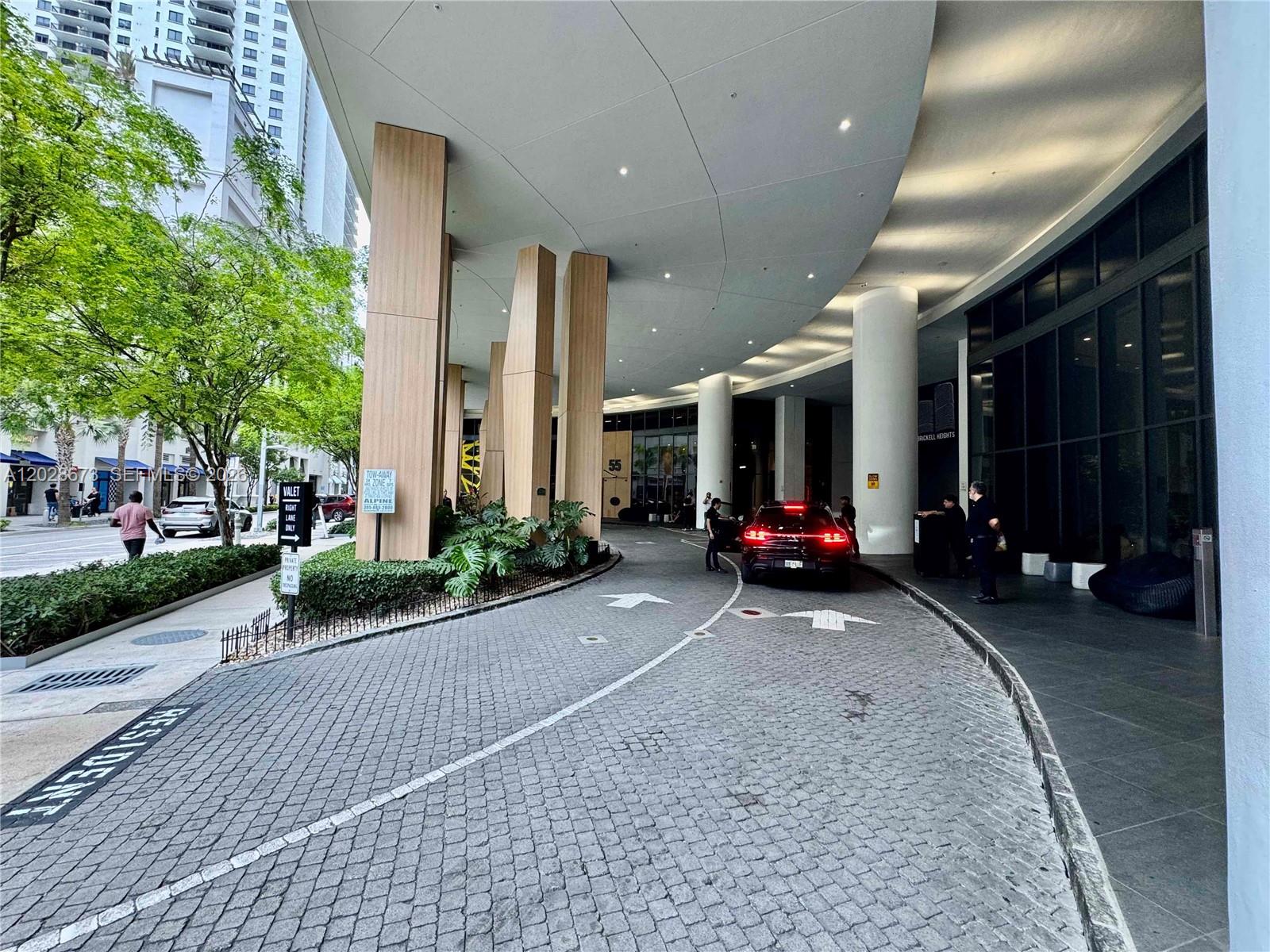 55 SW 9th St #3201 Miami, FL 33130