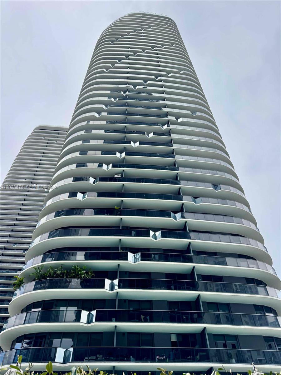 55 SW 9th St #3201 Miami, FL 33130