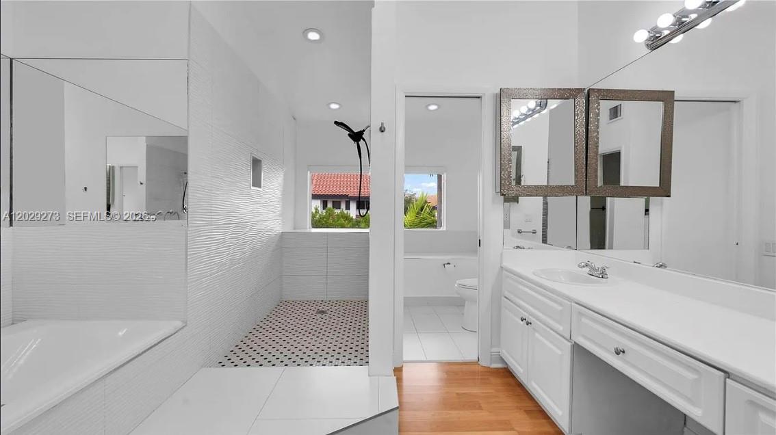 2000 S Bayshore #58 Miami, FL 33133