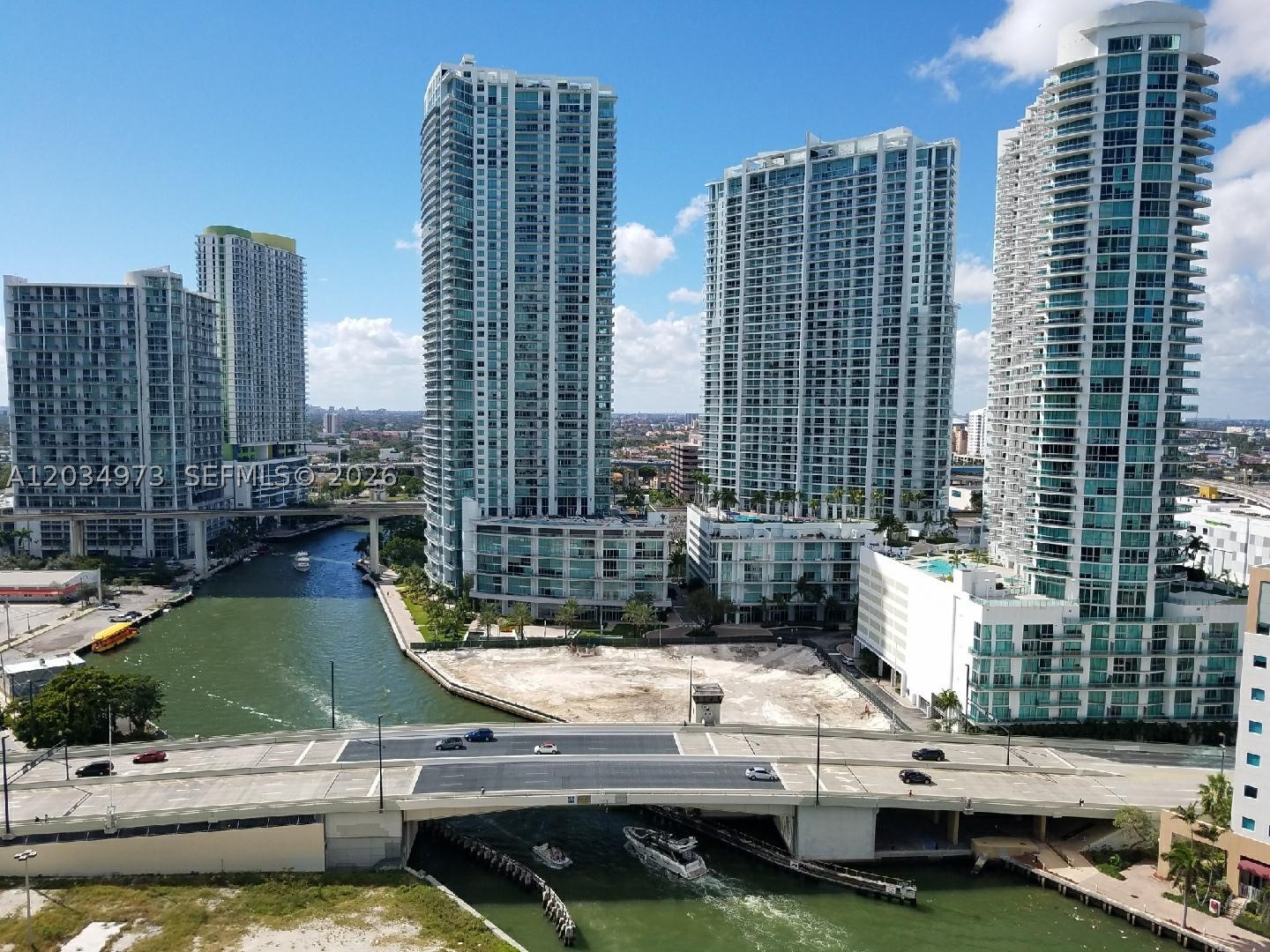 image Brickell on the River North0