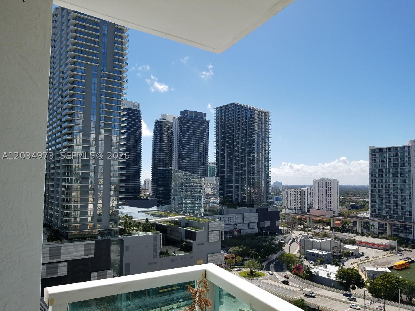 image Brickell on the River North1