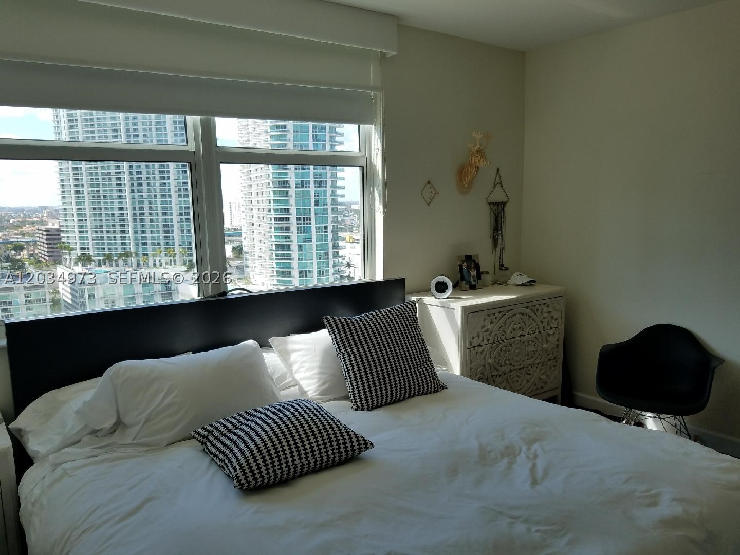 image Brickell on the River North8